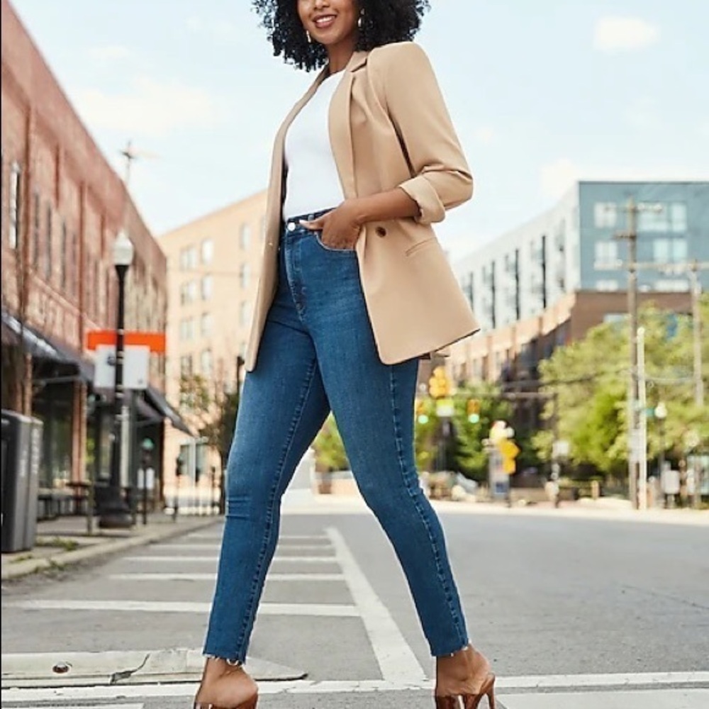 Express Super High Waisted FlexX Medium Wash Raw Hem Skinny Jean small 0 2 4 NEW